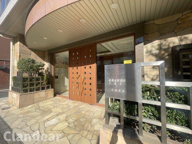 グランドパーク入谷クレアーレのエントランス|ドキドキの新生活も、安心してスタート。ぴったりの住まいを見つけませんか？クランディアが一緒に住まい選びをサポートします‼　まずは、お気軽にお問合せください　＃クランディア