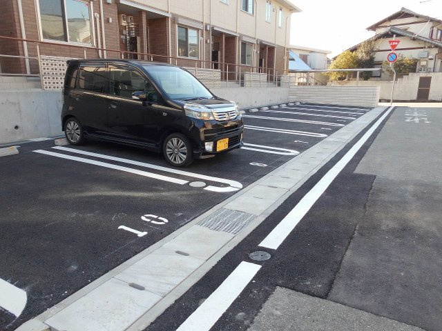D-room高丘の駐車場