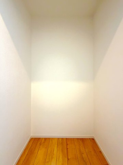 【収納】 | 廊下にも収納があるのでLDKに持ち込みたくない大きな荷物なども収納できます！