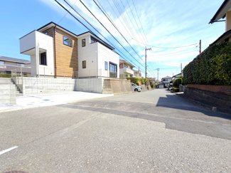 【前面道路含む現地写真】