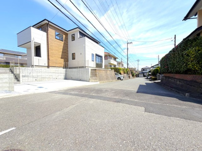 【前面道路含む現地写真】