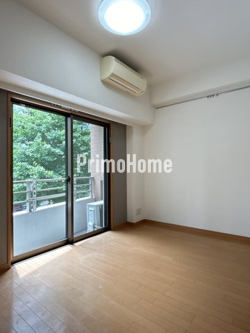 ドルチェ東京・八重洲通りの居間・リビング