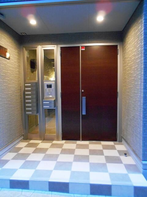 ISIS　東向島のエントランス