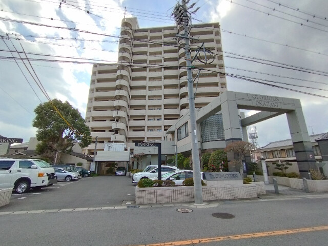 グローリアス岡崎の外観