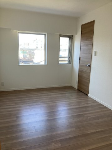 エルフォルテ赤羽西の洋室