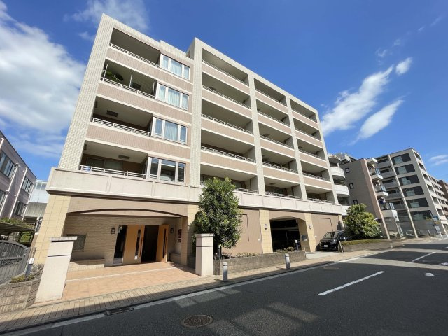 ロイヤルシャトー仲町台の外観|横浜市営地下鉄ブルーライン「仲町台駅」徒歩3分