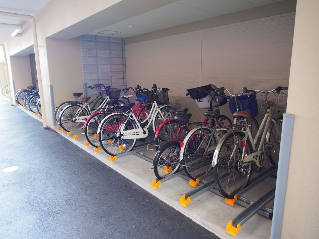 ドミール丸好の駐車場