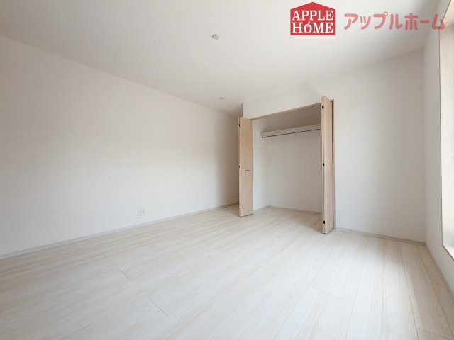 【新築住宅】嵐山町むさし台 全2棟の洋室|２階居室は全室収納あり！たっぷりある収納活用でお部屋もキレイを保てます♪