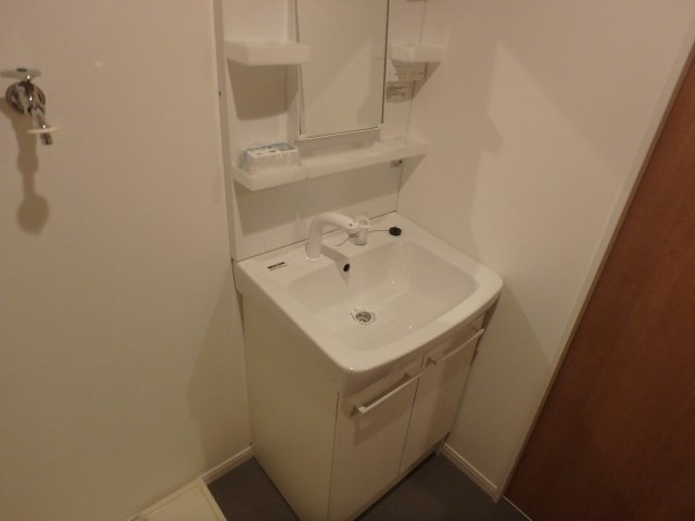 リビングライフ長瀬の独立洗面台|女性からの根強い人気の独立洗面台