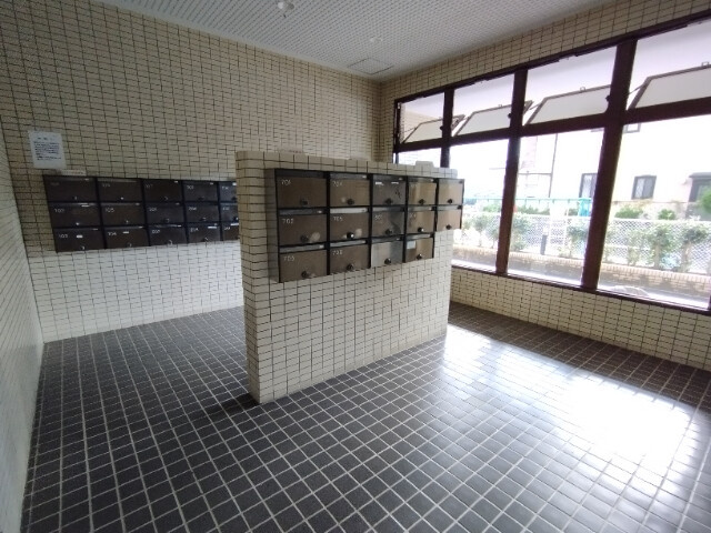 キングスコート東岡崎　のエントランス