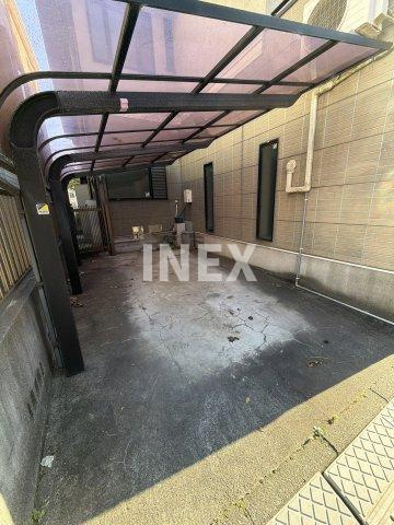 浅間町貸家の駐車場