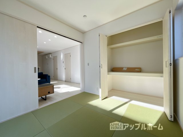 【新築住宅】深谷市天神町 全4区画の和室|広々とした居住空間は日々の暮らしを彩り、心のやすらぎと満足感を与えてくれます。通風と採光を考慮した設計は子供たちはのびのび育ち、家族でくつろぎと団らんを生み出します。