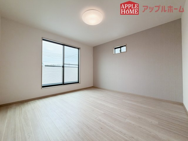 【新築住宅】比企郡滑川町月の輪 第2期の洋室|２階居室は全室収納あり！たっぷりある収納活用でお部屋もキレイを保てます♪