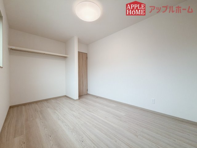 【新築住宅】滑川町月の輪 第2期の洋室|２階居室は全室収納あり！たっぷりある収納活用でお部屋もキレイを保てます♪