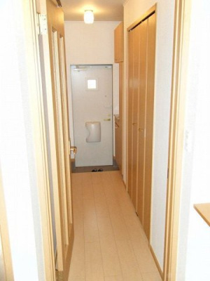 【玄関】 | ロイヤルパレス | 明るい玄関です