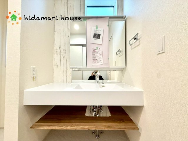 見沼区深作3丁目　新築戸建　ブルーミング01の独立洗面台