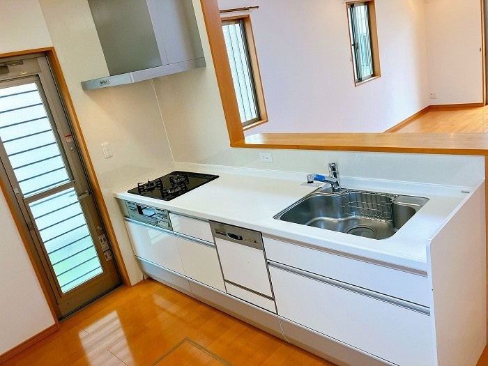 中古戸建　瑞穂市古橋　平成26年築のキッチン|クリーニング済