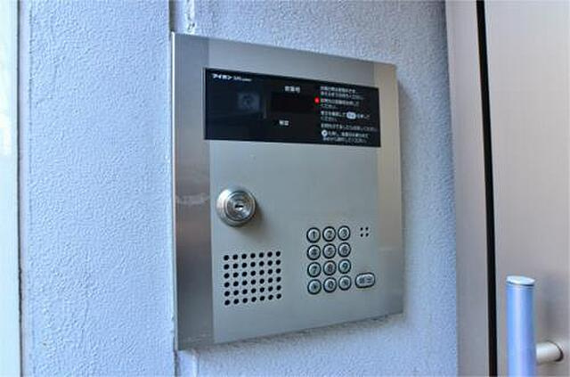 荒川区西日暮里５丁目の賃貸マンションのエントランス