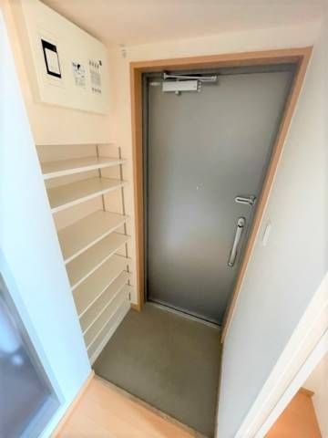 アビタシオン西日暮里の玄関