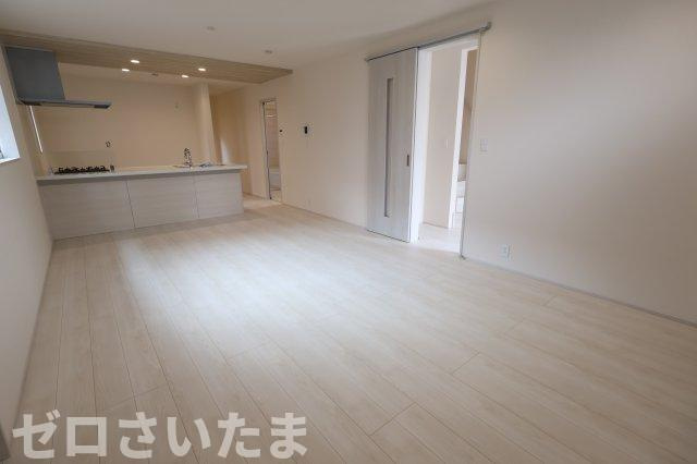 《仲介手数料無料》西区三橋６丁目1228-4新築一戸建てブルーミングガーデンの居間・リビング|LDK20帖