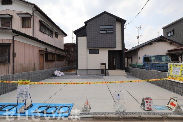 《仲介手数料無料》西区三橋６丁目1228-4新築一戸建てブルーミングガーデンの外観|車も並列で3台駐車できます。