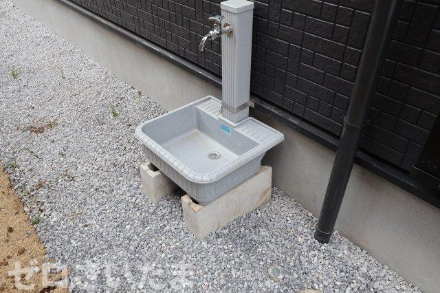 《仲介手数料無料》西区三橋６丁目1228-4新築一戸建てブルーミングガーデンの外観|外水栓