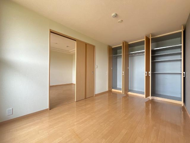 サンライト川向井の内装|洋室（LDK横）