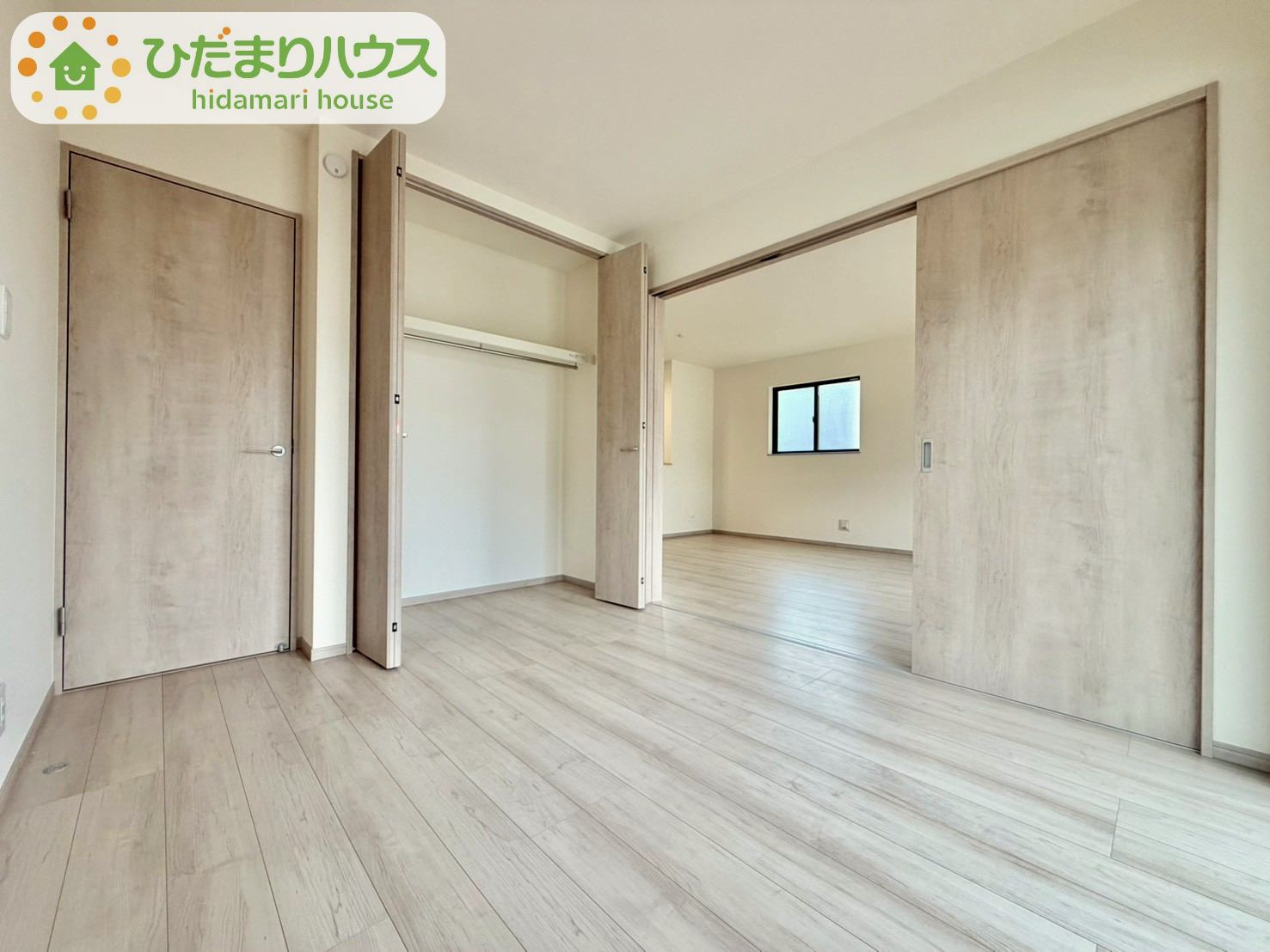 野田山崎2工区　新築戸建　2-E号棟の洋室|リビングと洋室が続き間設計ですので、大空間を演出できます(^O^)							
