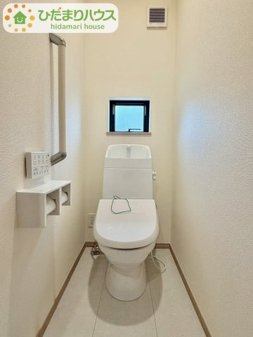 野田山崎2工区　新築戸建　2-E号棟のトイレ|1・2階にトイレあり。階段を降りなくてもいいので、高齢者の方も優しい☆彡							
