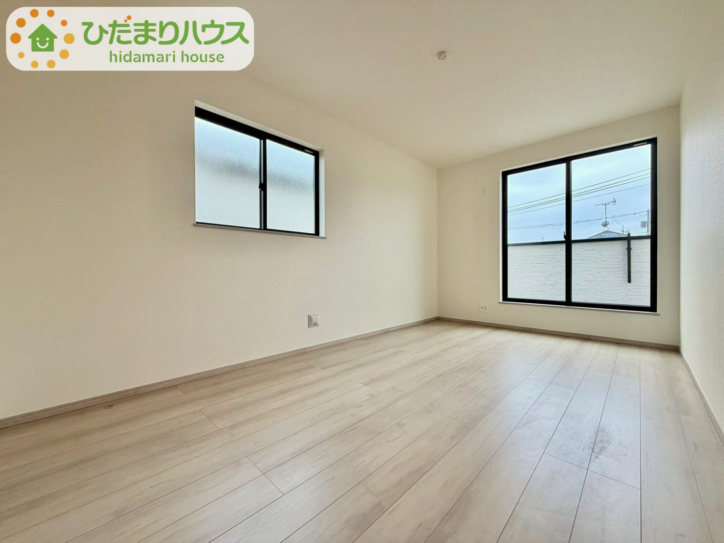 野田山崎2工区　新築戸建　2-E号棟の洋室|バルコニーに面していて、たっぷり光りの入る明るい主寝室です！								
