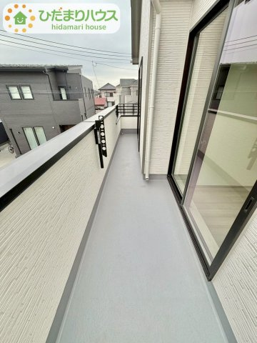 野田山崎2工区　新築戸建　2-E号棟のバルコニー|ワイドなバルコニーで、ご家族全員のお洋服もらくらく干せちゃいます( *´艸｀)								
