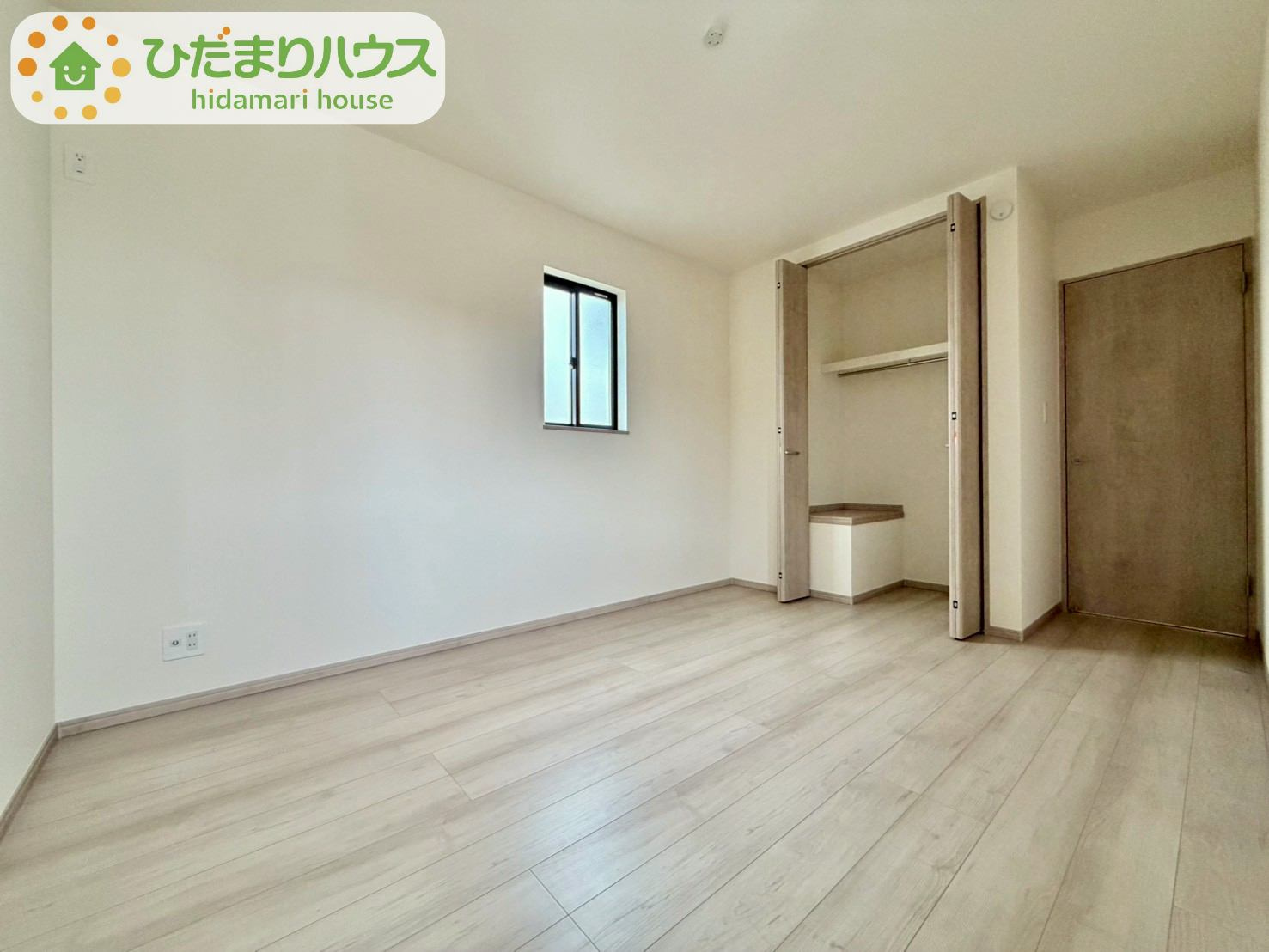 野田山崎2工区　新築戸建　2-E号棟の洋室|ハンガーパイプ付でお洋服の出し入れもラクラクです！						
