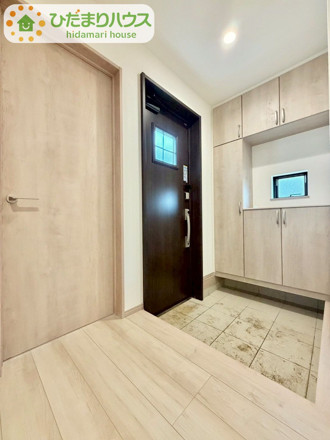 野田山崎2工区　新築戸建　2-E号棟の玄関|飾り棚としても演出できるコの字型の下駄箱で、お客様を心地よくお迎え♪								
