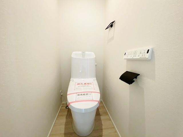 中野区江古田1丁目 全2棟 1号棟のトイレ|トイレは1階3階それぞれに設置してるので忙しい朝にも便利です