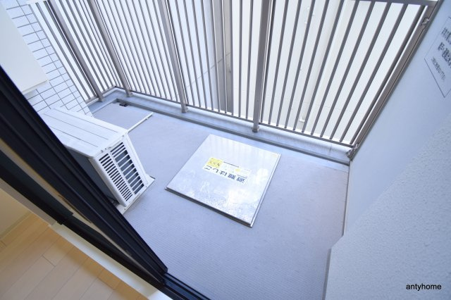 ミュプレ江坂　仲介手数料無料のバルコニー