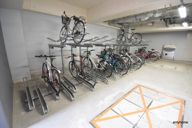 ミュプレ江坂　仲介手数料無料の駐車場