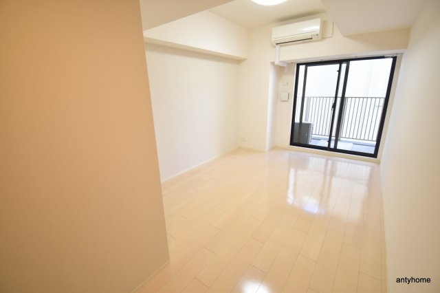 ミュプレ江坂　仲介手数料無料の居間・リビング