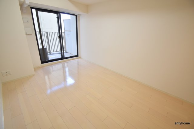 ミュプレ江坂　仲介手数料無料の居間・リビング