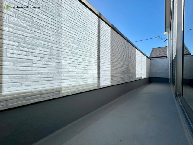 上尾市浅間台1期　新築戸建　テラシエ01のバルコニー