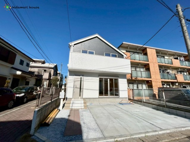 上尾市浅間台1期　新築戸建　テラシエ01の前面道路含む現地写真