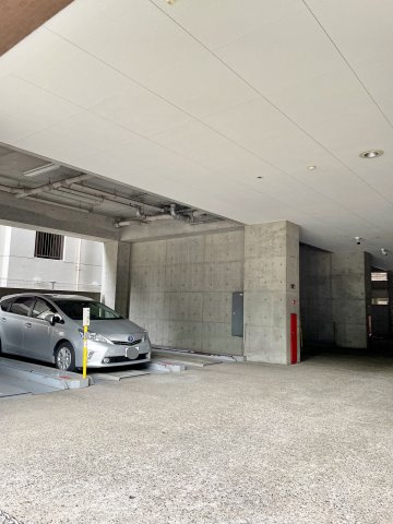 グランデールの駐車場