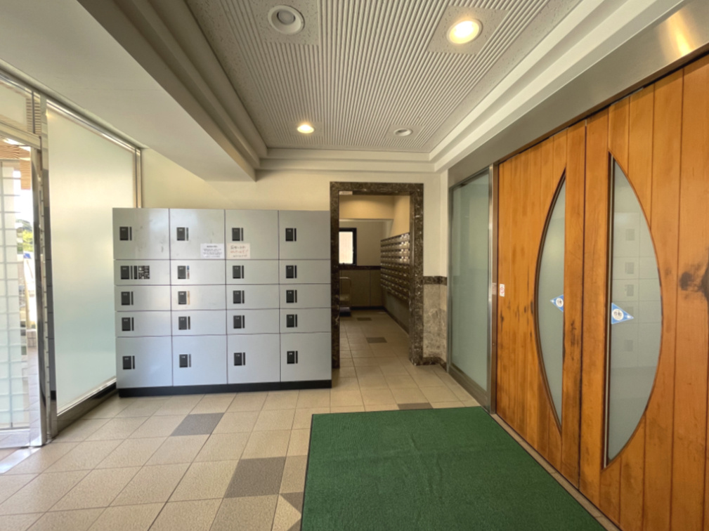 サンピア五日市のその他共用部分|エントランスには、オートロック・宅配ボックスを完備しています。