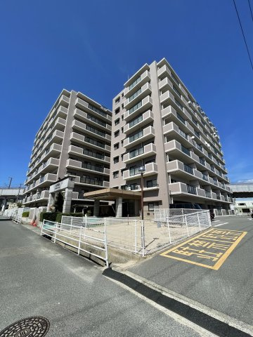 サンピア五日市の外観|五日市中心部コイン通りを結ぶ石内バイパスへのアクセス良好。小中学校も徒歩10分圏内です。