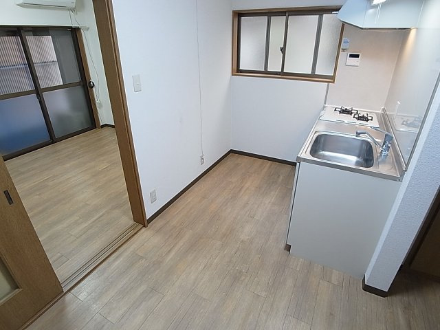 ときわ岬ハイツの居間・リビング|少し広めのダイニングスペースが便利