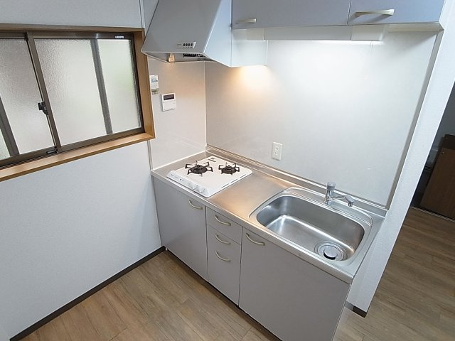 ときわ岬ハイツのキッチン|システムキッチン。2口ガスコンロ