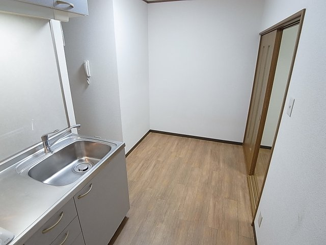 ときわ岬ハイツの内装|ダイニングスペースには大きな冷蔵庫も置けます