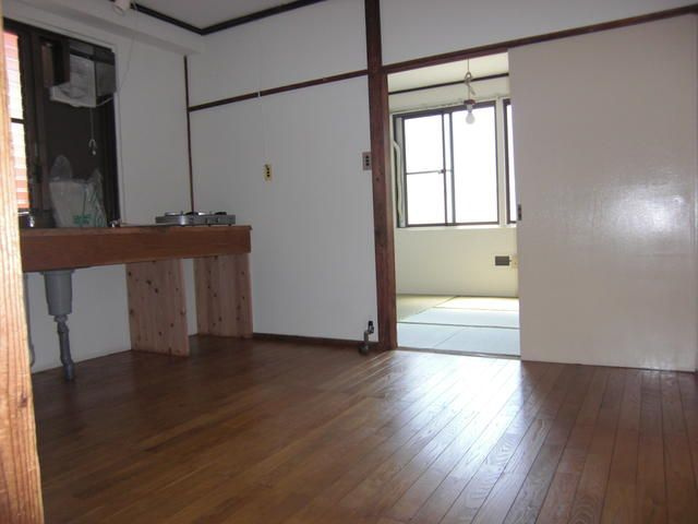 紅谷ビルの居間・リビング