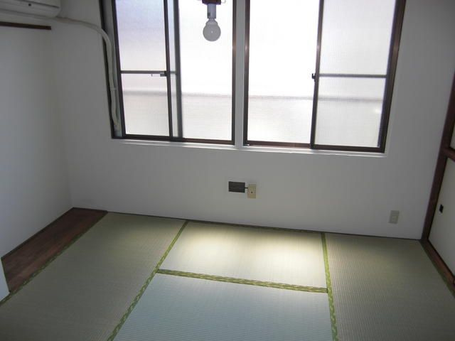 紅谷ビルの寝室|和室