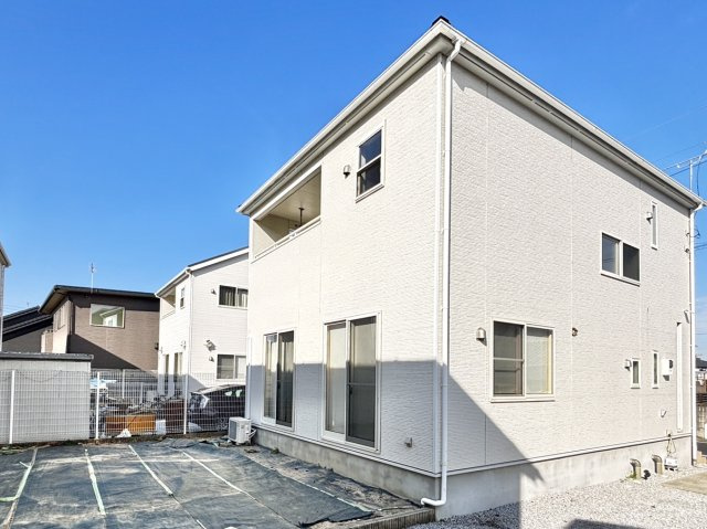 【中古戸建】伊勢崎市長沼町の外観|■外観｜閑静な住宅街で始める新しい暮らし♪開放的な毎日をあなたへ(^^♪
