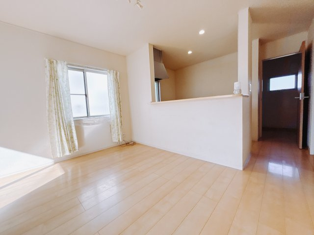 【中古戸建】伊勢崎市長沼町のダイニング|■ダイニング｜忙しい朝でもご家族そろってお食事を楽しんでいただける、ゆとりあるダイニングスペース。